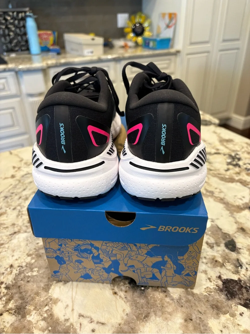 New! Women’s Brooks Shoes